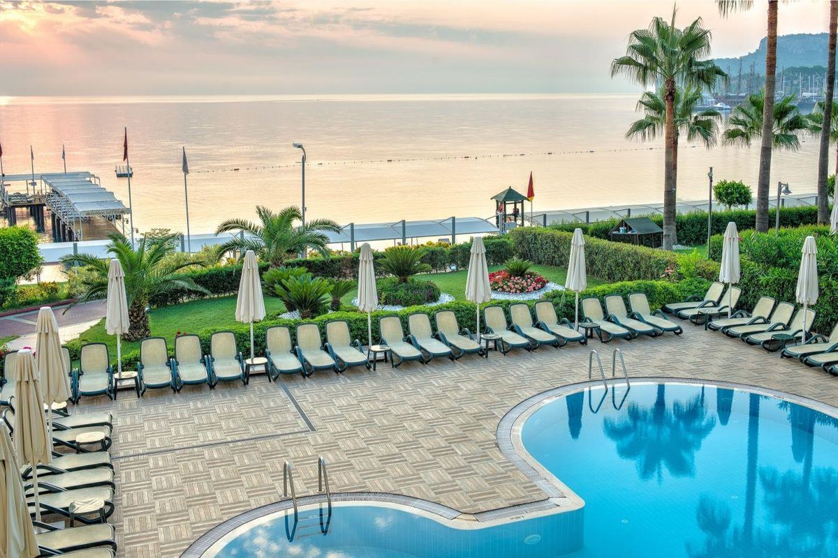 Golden Lotus - basen