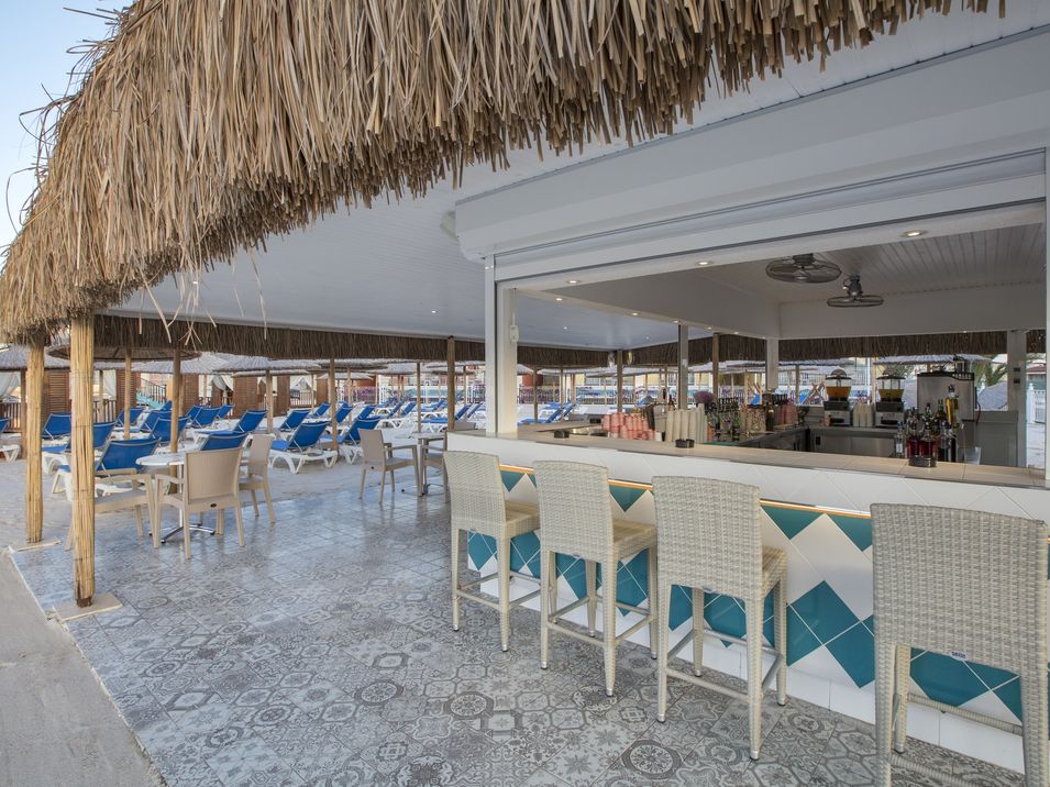 pool bar