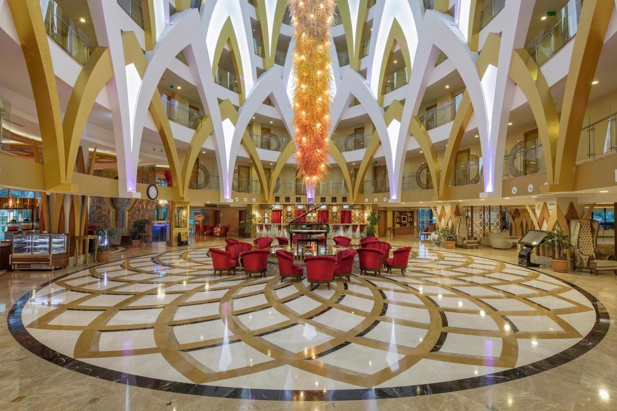 Granada Luxury Okurcalar - recepcja / lobby