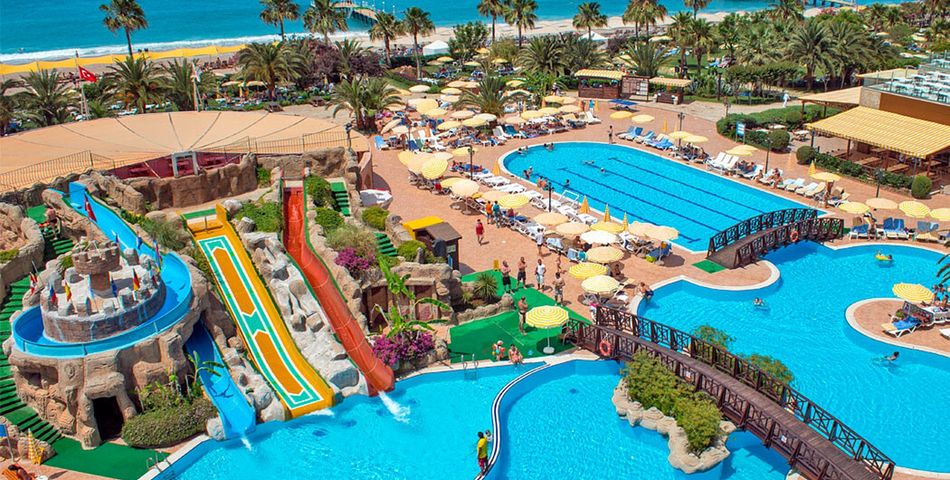 teren hotelu, basen, aquapark, zjeżdżalnia