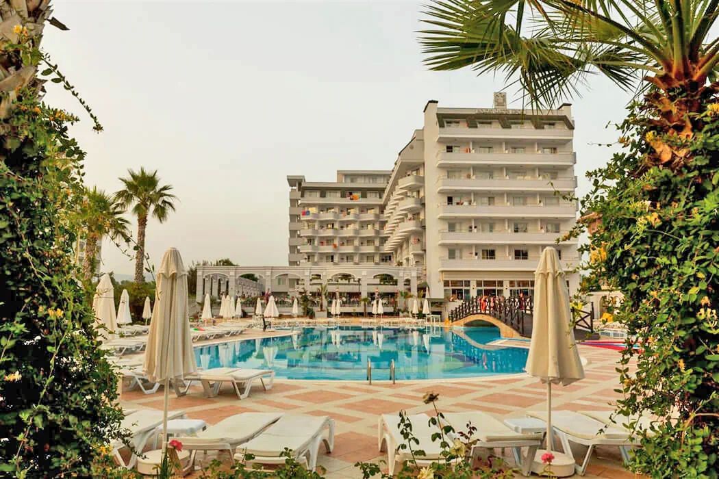 Holiday Garden Resort (Okurcalar) - teren hotelu