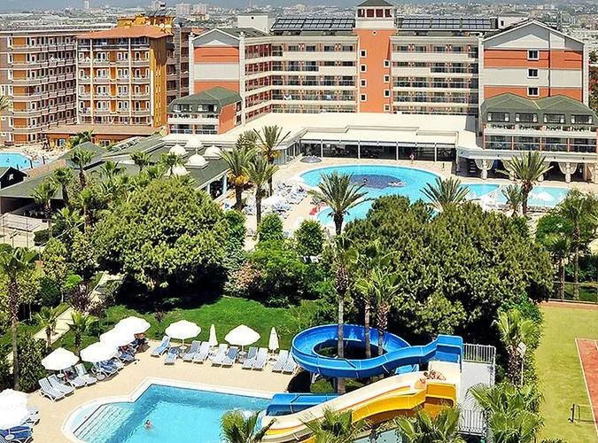 Insula Resort