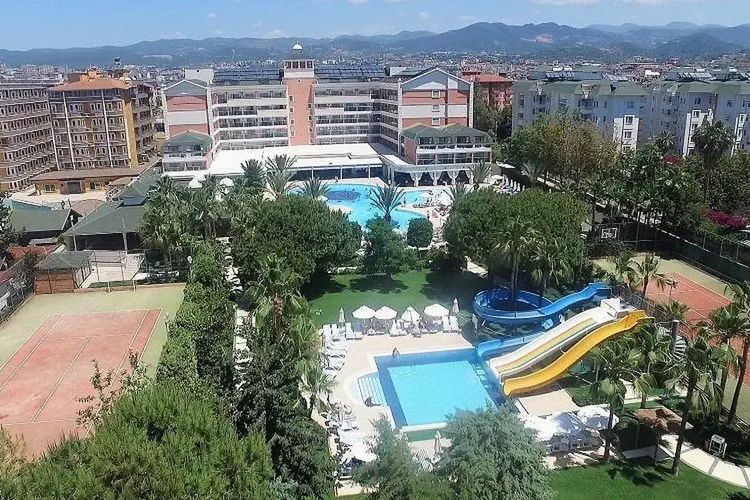 Insula Resort - obiekt