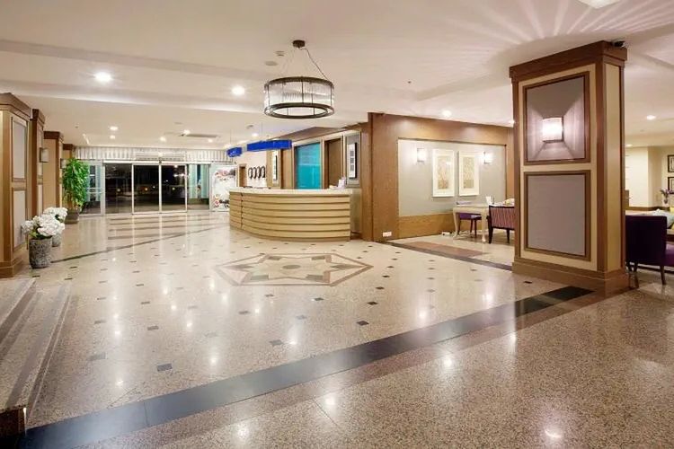 Insula Resort - recepcja / lobby