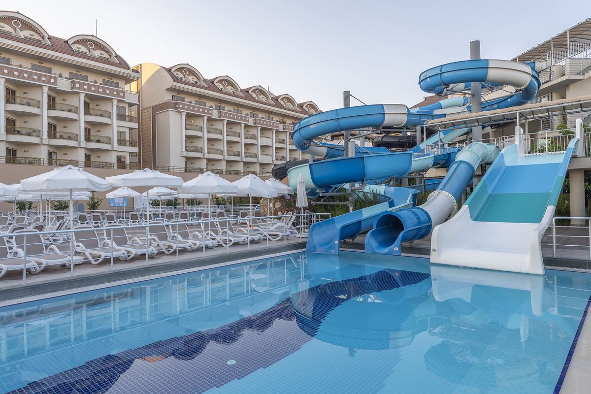 Kirman Belazur Resort & Spa - basen