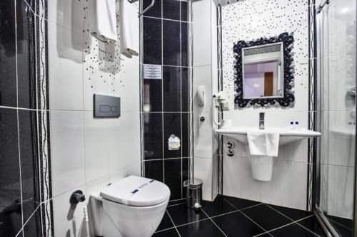 Kleopatra Ada Beach - łazienka