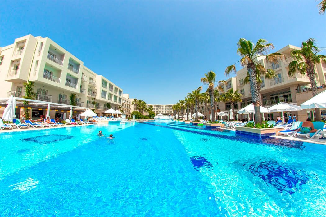 La Blanche Resort - basen