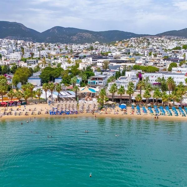 Ladonia Leo Beach Resort