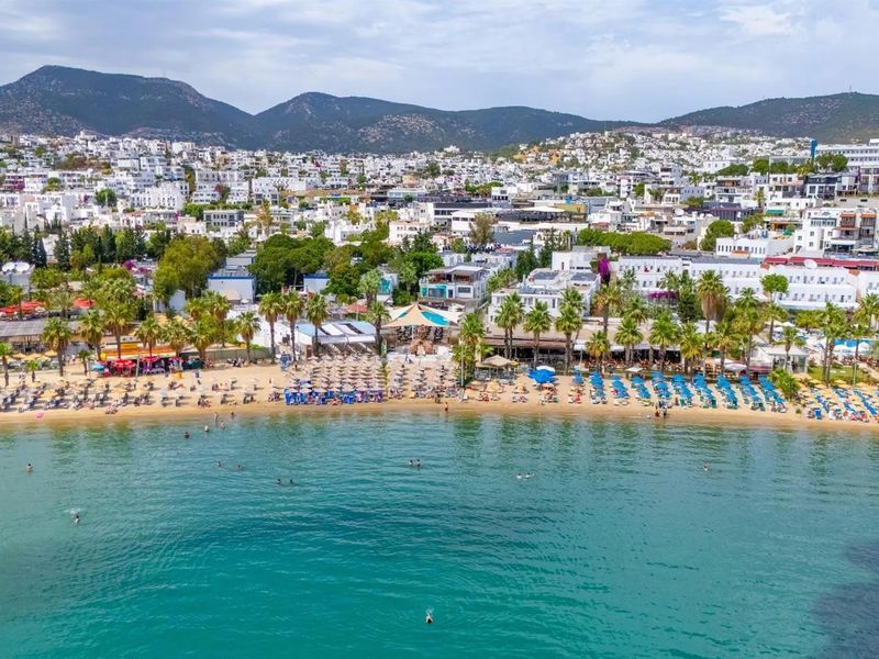 Ladonia Leo Beach Resort