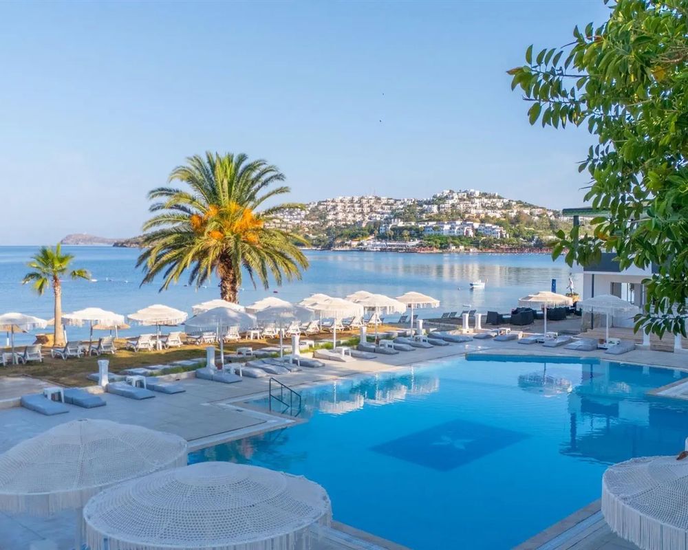 Ladonia Luna Beach Resort