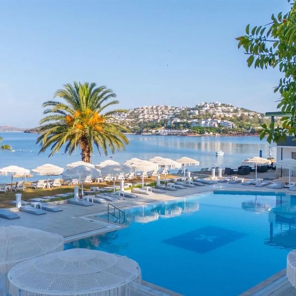 Ladonia Luna Beach Resort