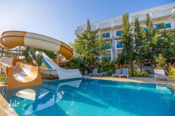 Ladonia Luna Beach Resort