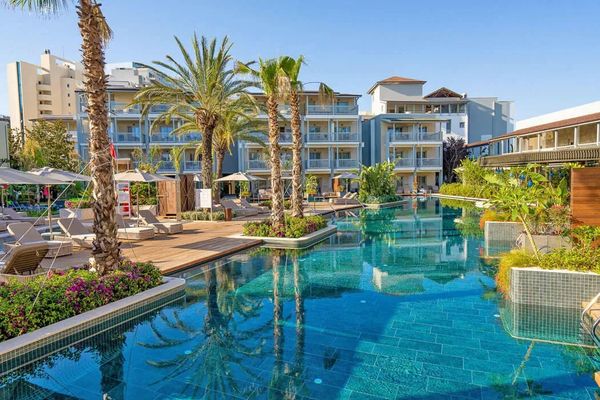 Lara Barut Collection