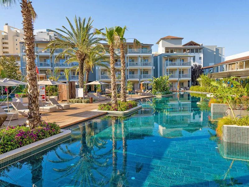 Lara Barut Collection