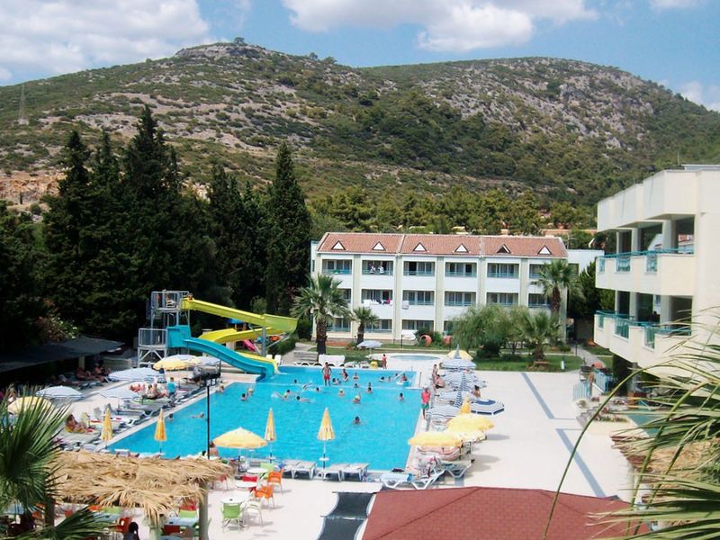 Luana Santa Maria 4*