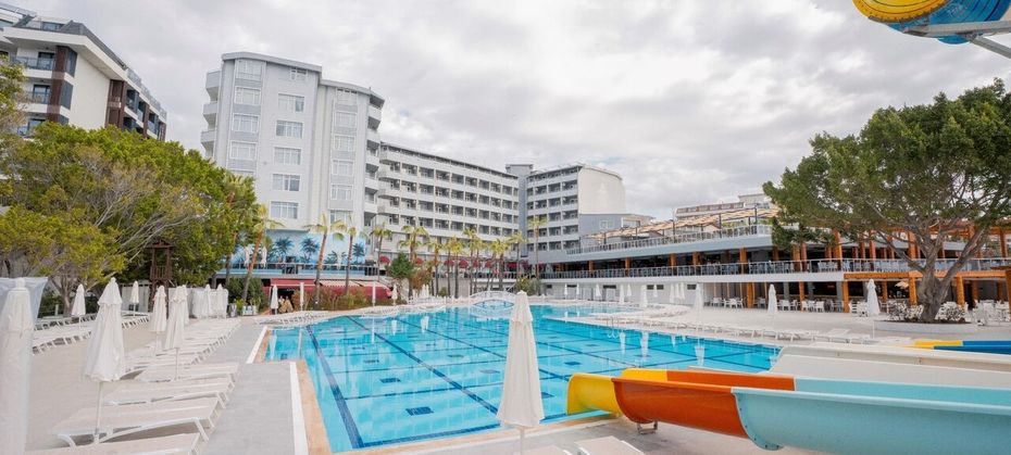 Mira Meridia Beach Resort