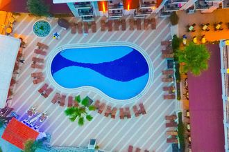 Meril Club Hotel Spa