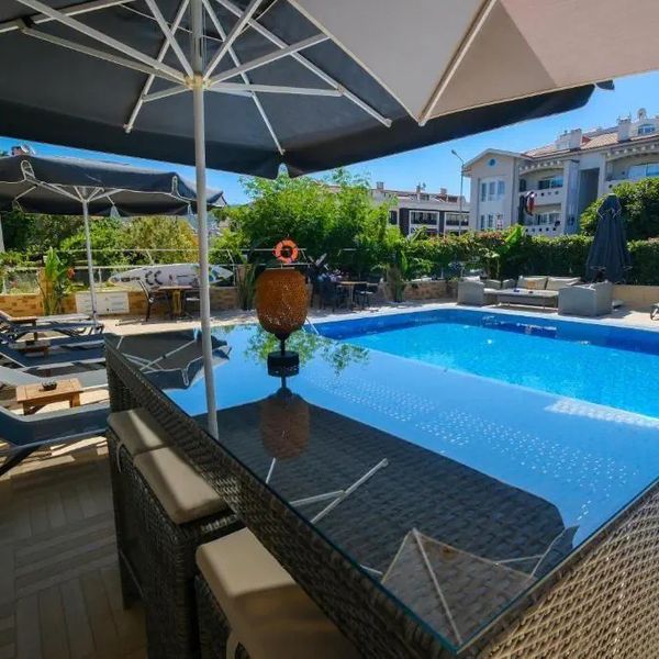 Moni Hotel