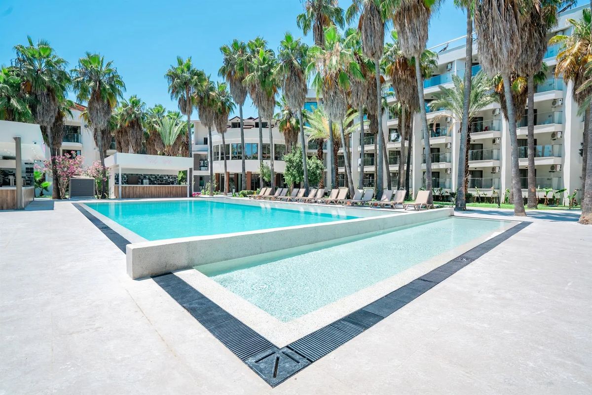 Orfeus Armin - teren hotelu