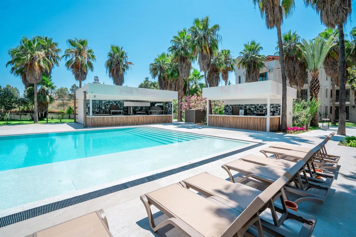 Orfeus Armin - teren hotelu