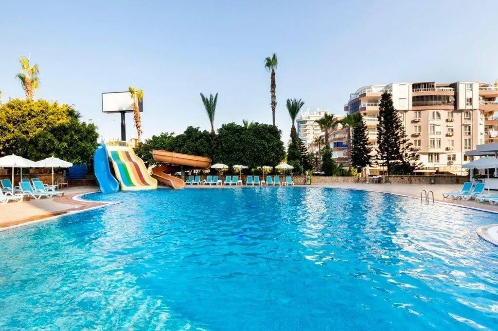 Prestige Alanya - basen