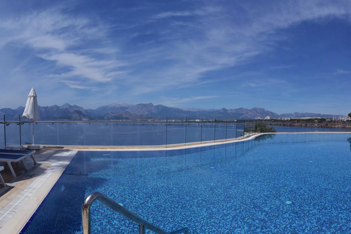 Ramada Plaza Antalya - basen