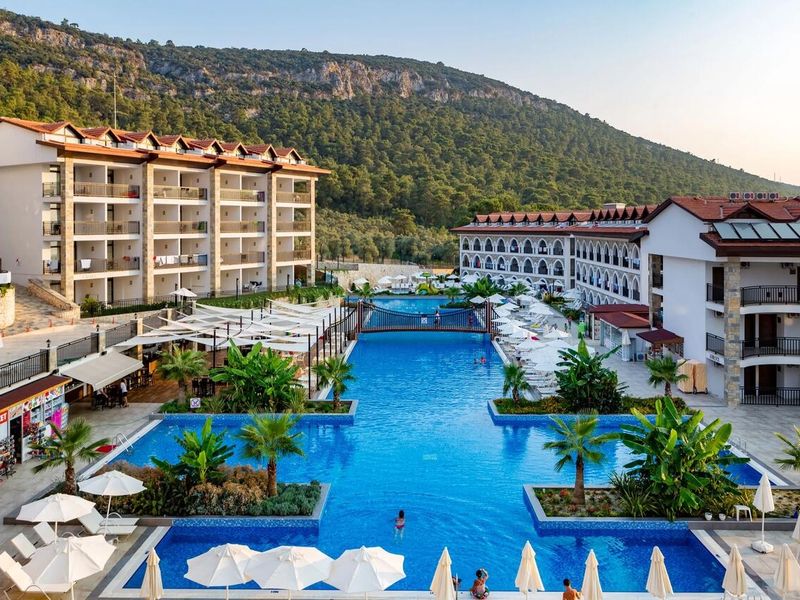 Ramada Resort Akbuk