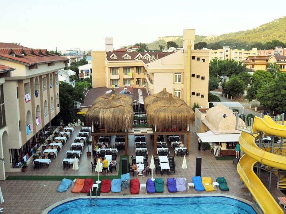 teren hotelu, zjeżdżalnia