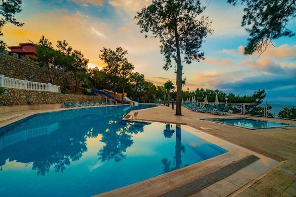 Senza Garden Holiday Club