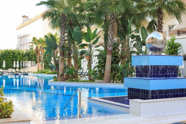 Side Crown Palace (Side)