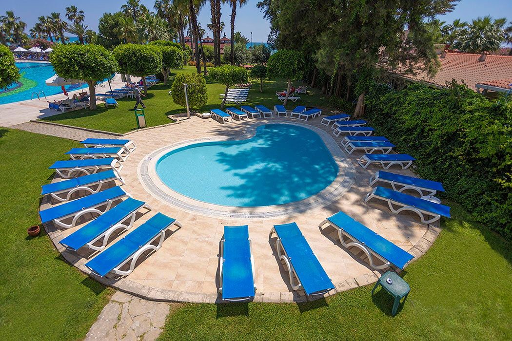 Terrace Beach Resort - basen