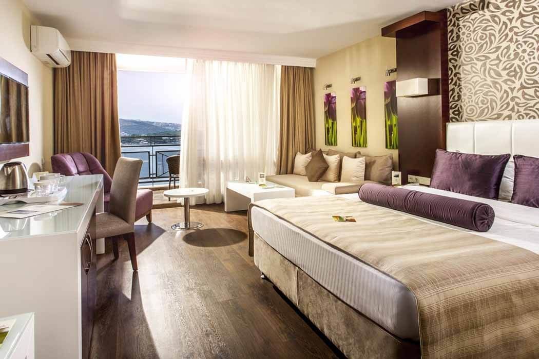 Tusan Beach Resort - pokój