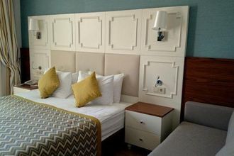 Well Palace Side ex Side Crown Charm Palace