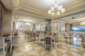 Well Palace Side ex Side Crown Charm Palace