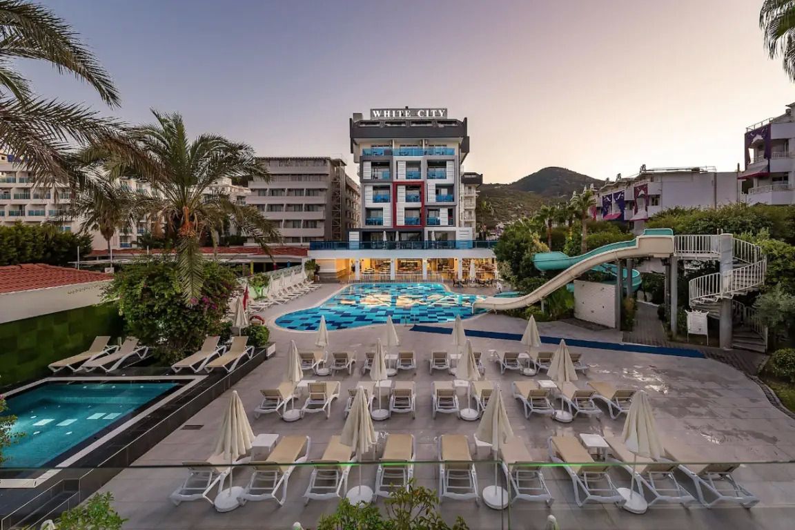 White City Beach - teren hotelu