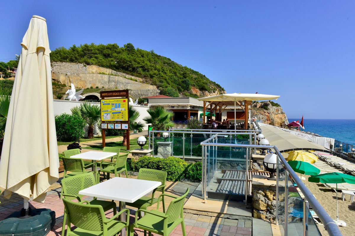 White City Beach - teren hotelu