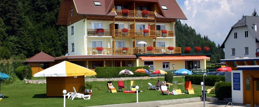 budynek główny, basen, rozrywka