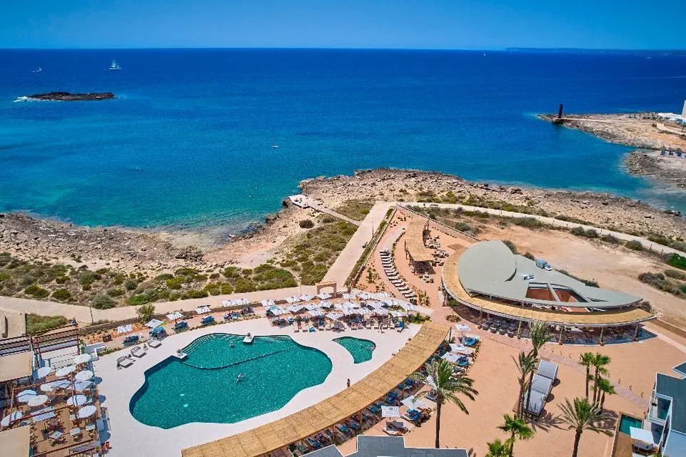 teren hotelu, basen, plaża