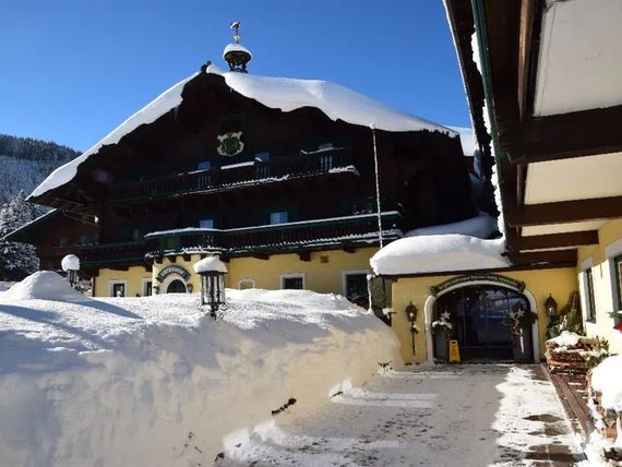 Unterhof 4*