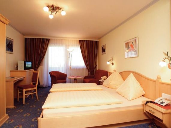 Urslauerhof Berg &amp;amp; Spa 4*