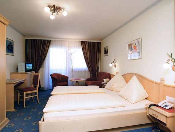 Urslauerhof Berg &amp;amp; Spa 4*