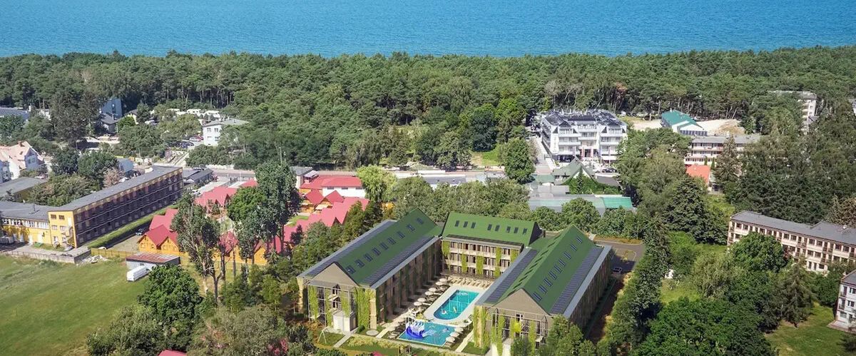 teren hotelu, basen, brodzik