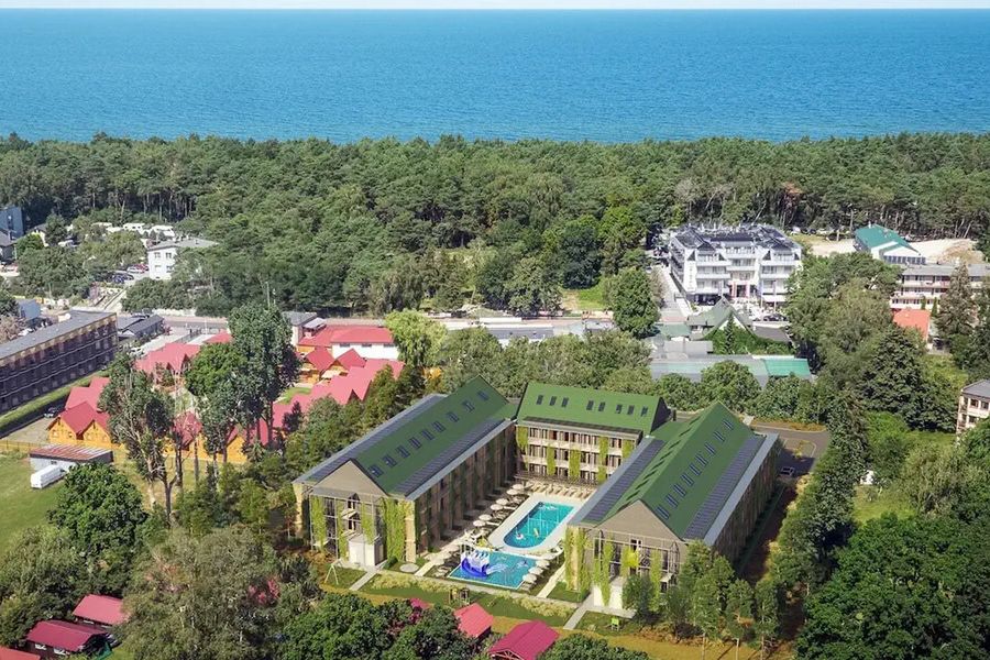 teren hotelu, basen, brodzik