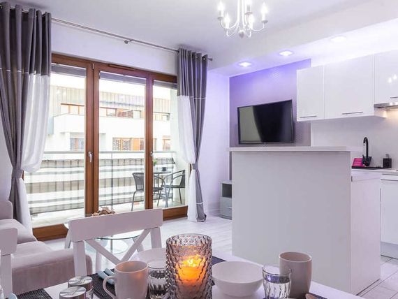 pokój, kuchnia / aneks kuchenny, balkon / taras