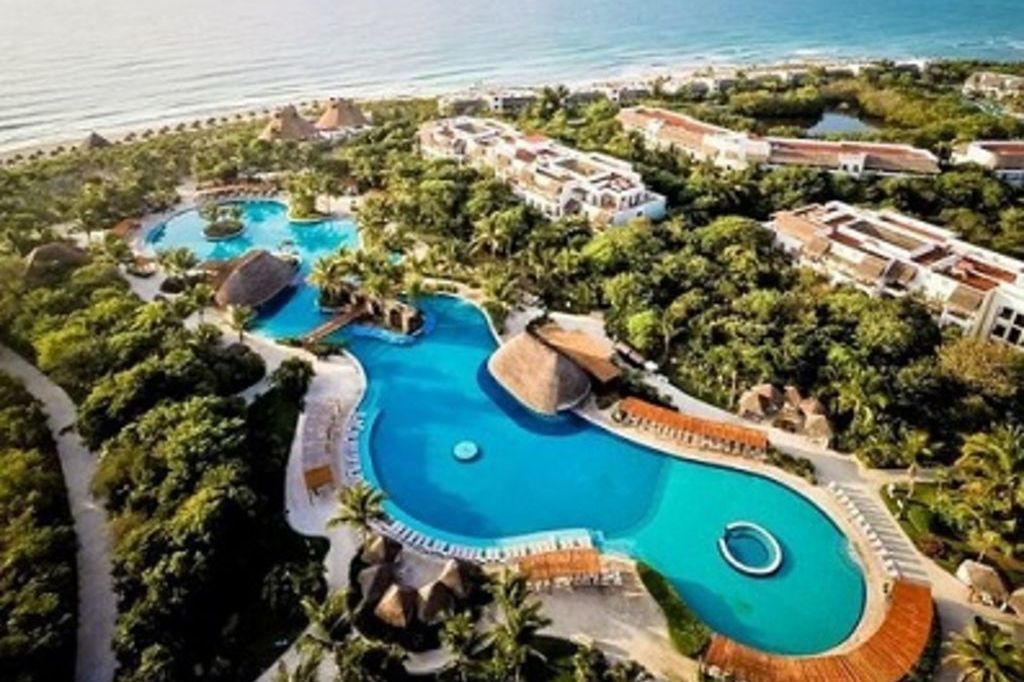 obiekt, teren hotelu, basen