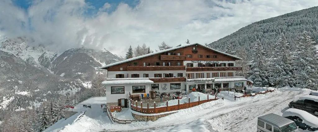 obiekt, budynek główny, teren hotelu