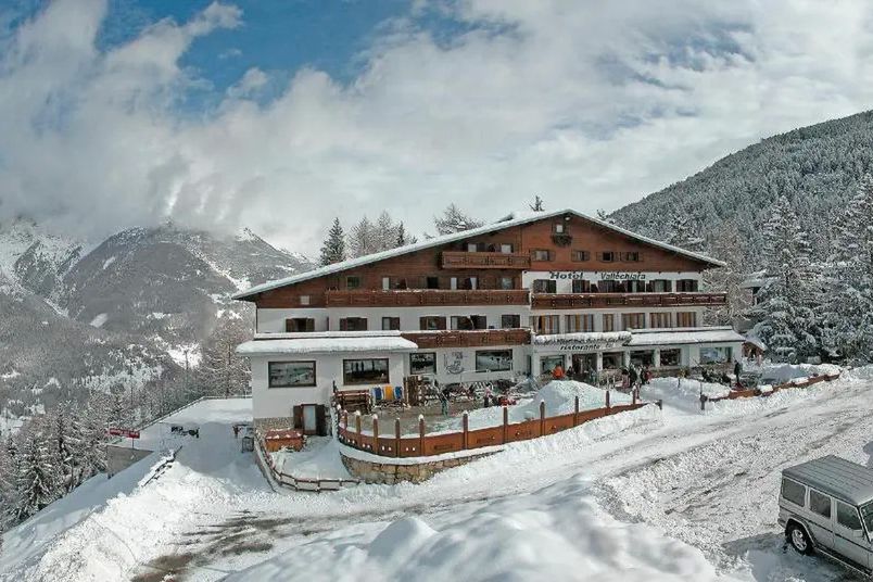 obiekt, budynek główny, teren hotelu