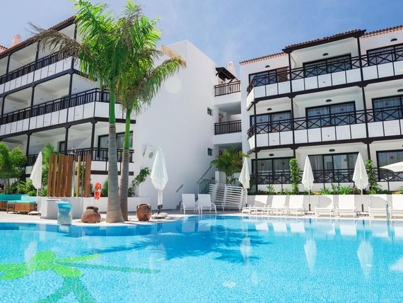 obiekt, teren hotelu, basen