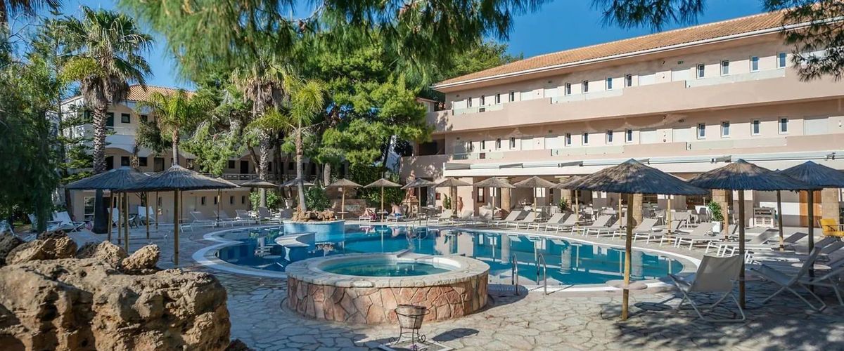 obiekt, teren hotelu, basen