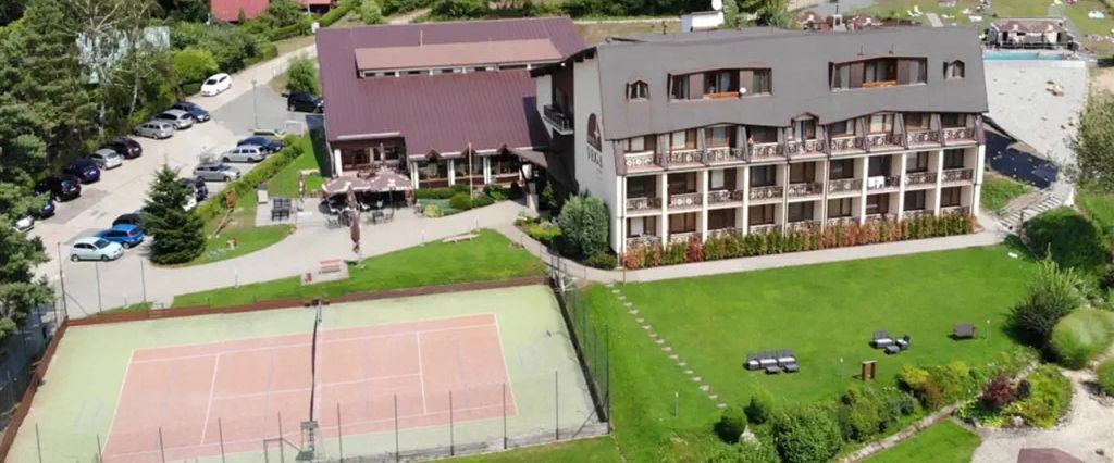 obiekt, teren hotelu, korty tenisowe